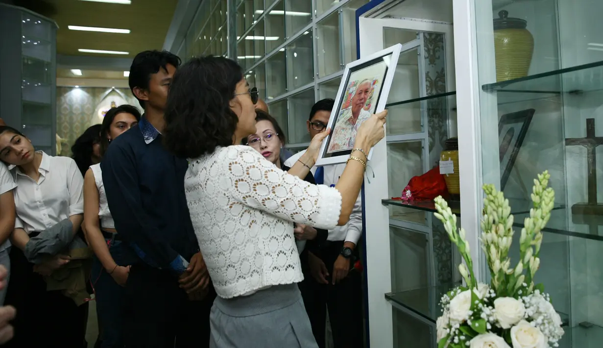 "Harus diturunkan dulu di bawah 500 baru pintunya bisa terbuka. Jadi ruangannya pasti panas. Dalam waktu 5-10 menit temperaturnya sudah bisa langsung naik. Tinggal menunggu turunnya saja," imbuhnya. (Nurwahyunan/Bintang.com)