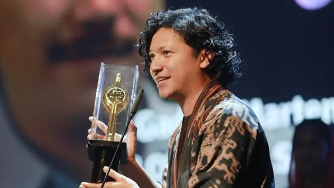 Piala Citra berlapir emas