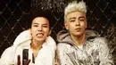 Pada 2012, G-Dragon dan T.O.P berkerjasama dengan Pixie Lott di lagu Dancing On My Own. Walaupun dirilis dalam album versi Jepang, akan tetapi lagu dinyanyikan dengan bahasa Inggris. (Foto: allkpop.com)