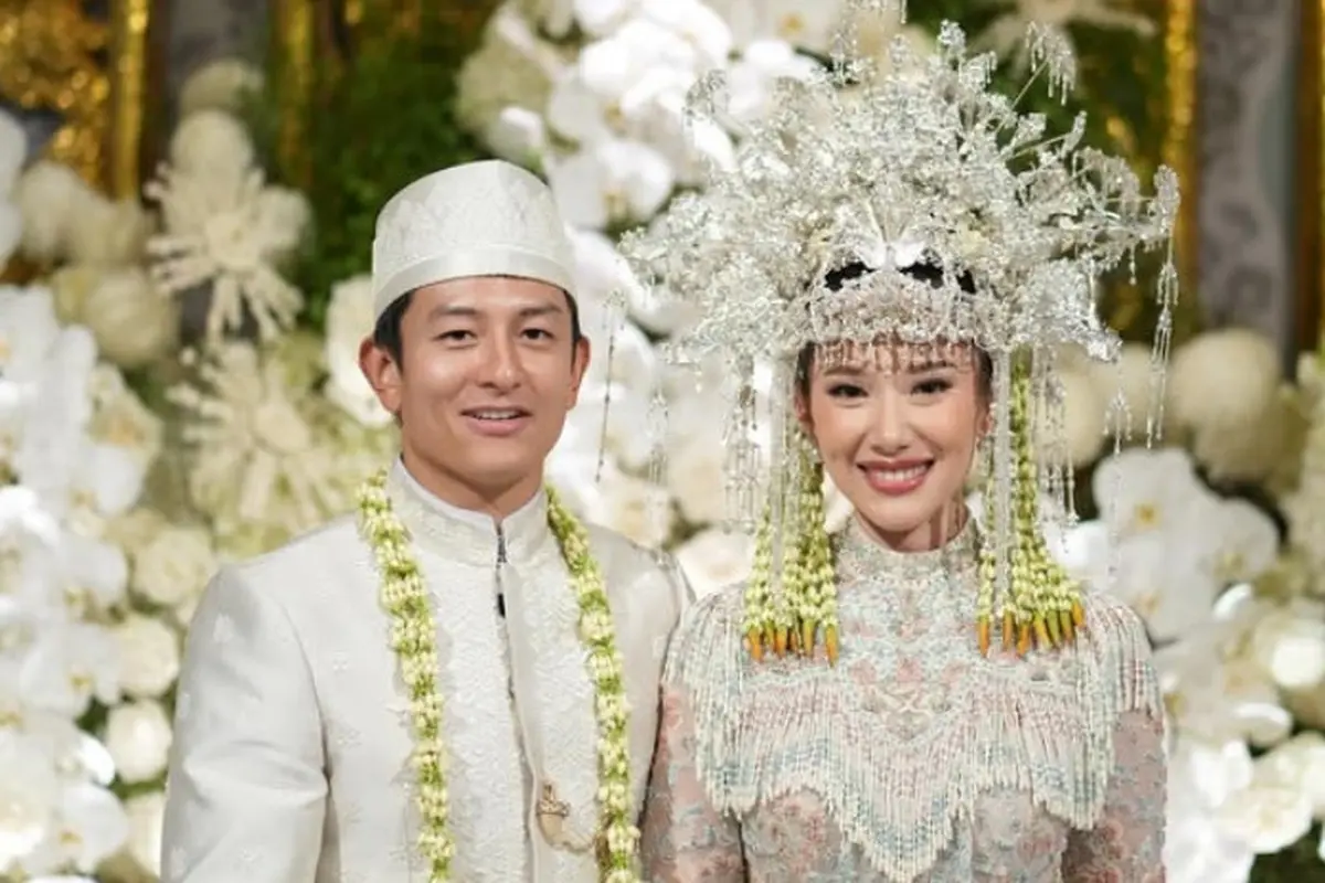 Pernikahan Pembalap Rio Haryanto dan Athina Usung Adat Betawi