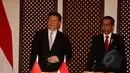Presiden Indonesia, Joko Widodo (kanan) dan presiden Tiongkok, Xi Jinping saat melakukan pertemuan bilateral di area penyelenggaraan KTT Asia Afrika 2015, di Jakarta Convention Center, Rabu (22/4/2015). (Liputan6.com/Herman Zakharia)