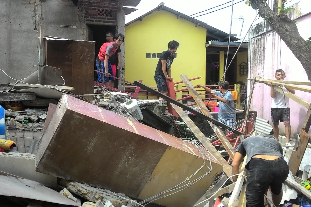 bangunan rubuh di bogor