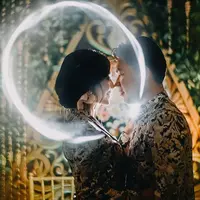 Tinggal selangkah lagi Rizal Armada resmi mengakhiri kesendiriannya. Rizal baru saja melamar sang kekasih Monica Imas. Kabar bahagia itu dibagikan di akun instagram. (Instagram/rizalarmada)