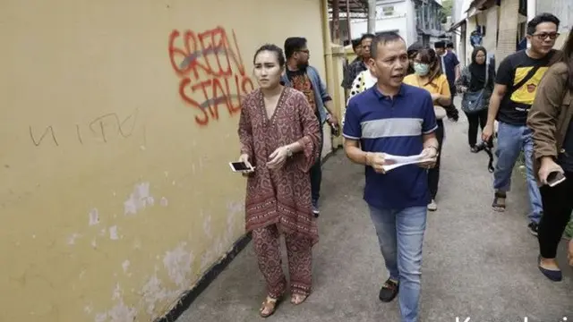 Coblos Ke TPS Bareng Keluarga, Begini Aksi Ayu Ting Ting Saat Pilkada 2018