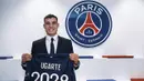 Sebagai klub kaya raya milik pebisnis dan tokoh olah raga tersohor asal Qatar, Nasser Al-Khelaifi, PSG tak segan mendatangkan pemain-pemain incarannya dengan harga selangit. Tak hanya di posisi striker di mana PSG memiliki Neymar dan Kylian Mbappe sebagai dua pemain termahal dalam sejarah klub bahkan di dunia, PSG juga memiliki gelandang-gelandang berlabel mahal. Seperti para pemain berikut ini yang menguasai daftar 5 besar pembelian PSG di posisi gelandang sepanjang sejarah. (psg.fr)