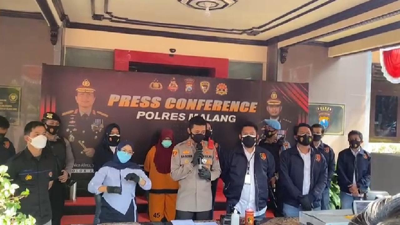 Polres Malang menangkap pelaku dugaan korupsi bansos PKH. (Dian Kurniawan/Liputan6.com)