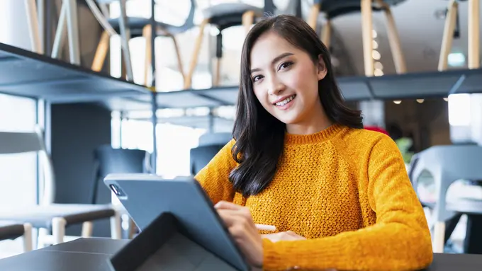 elegan bekerja bahagia mandiri