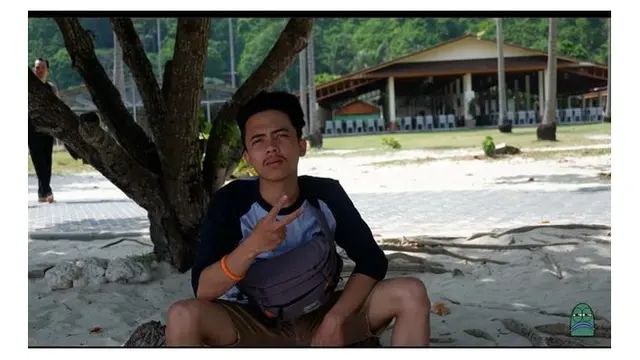Pria Ini Minta Fotonya Diedit agar Punya Pasangan, 7 Hasilnya Bikin Elus Dada