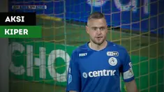 Aksi spektakuler kiper klub Belanda Sparta Rotterdam, Roy Kortsmit, dalam menghalau empat serangan beruntun pemain lawan.