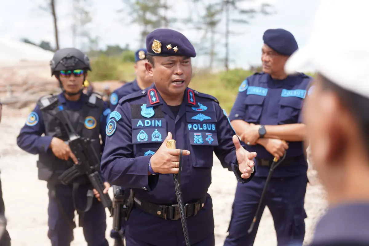 Kementerian Kelautan dan Perikanan (KKP) menghentikan secara permanen kegiatan penambangan pasir laut di Pulau Rupat.