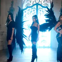 Ariana Grande, Miley Cyrus dan Lana Del Rey di MV Don't Call Me Angel (YouTube)