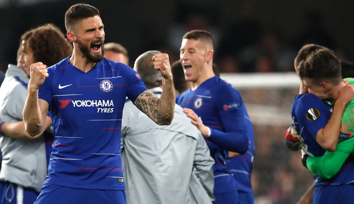 Penyerang Chelsea, Oliver Giroud merayakan kemenangan atas Eintracht Frankfurt di akhir laga semifinal Liga Eropa melawan di Stamford Bridge, London (10/5/2019). Chelsea akan menghadapi Arsenal pada laga final Liga Europa. (AP Photo/Alastair Grant)