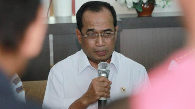 Menteri Perhubungan Budi karya Sumadi memberi keterangan pers kasus kandasnya KM Lestari Maju (Liputan6.com/Eka Hakim)