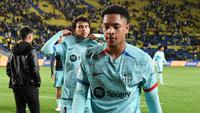 Pemain Barcelona, Vitor Roque berjalan meninggalkan lapangan setelah laga lanjutan Liga Spanyol 2023/2024 melawan Las Palmas di Gran Canaria stadium, Las Palmas, Spanyol, Jumat (05/01/2024) dini hari WIB. Pemain yang punya julukan Tigrinho atau Si Macan Kecil itu datang ke Camp Nou dengan reputasi yang mentereng saat tampil bersama Cruzeiro dan Atletico Paranaense di Liga Brasil (AFP/Desiree Martin)