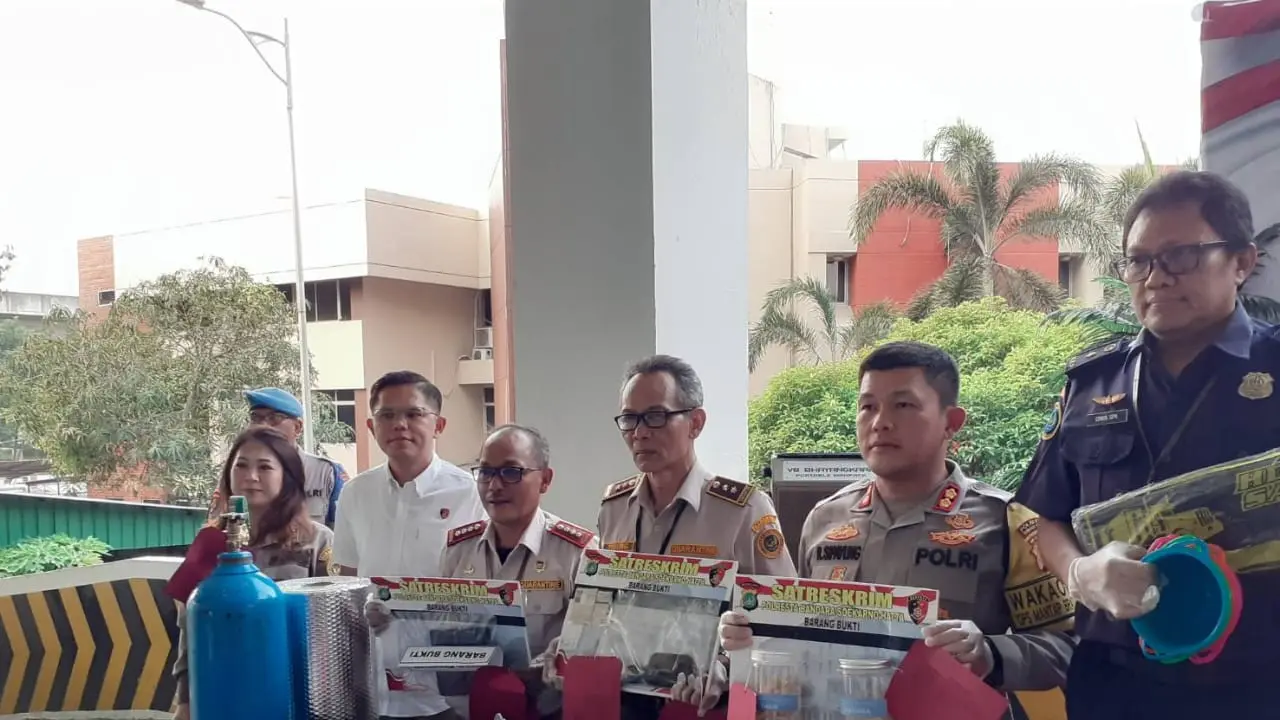 Penyelundupan ribuan ekor benih lobster via kargo, digagalkan Polres Bandara Soekarno-Hatta, Tangerang (Liputan6.com/Pramita Tristiawati)