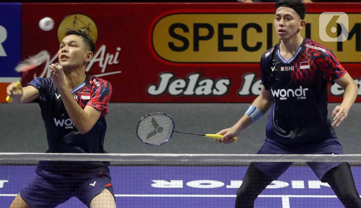 Laga sengit sudah terjadi sejak awal gim pertama. (Liputan6.com/Herman Zakharia)