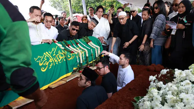 Suasana Haru Selimuti Pemakaman Aktor Senior Ray Sahetapy