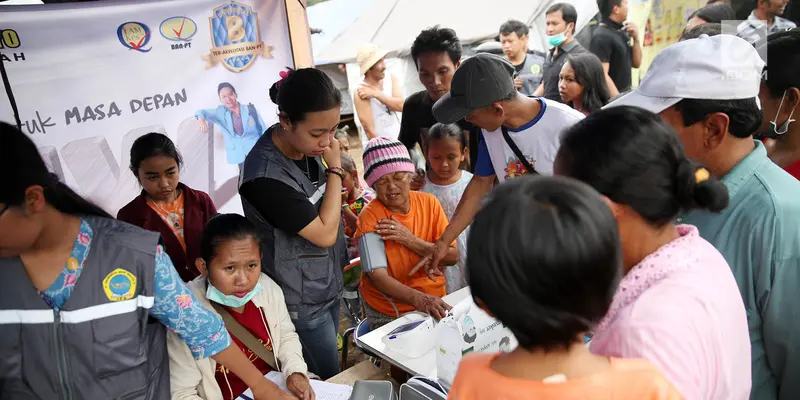 Hanya Berupa Tenda, Pos Kesehatan Diserbu Pengungsi Gunung Agung