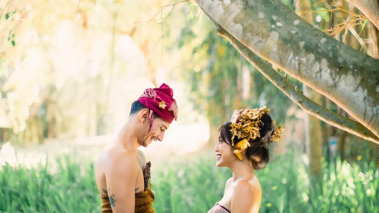 [Fimela] Jessica Iskandar dan Vincent Verhaag