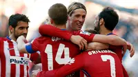 Para pemain Atletico Madrid merayakan gol ke gawang Espanyol pada laga La Liga di RCDE Stadium, Barcelona, Sabtu (9/4/2016). (AFP/Pau Barrena)