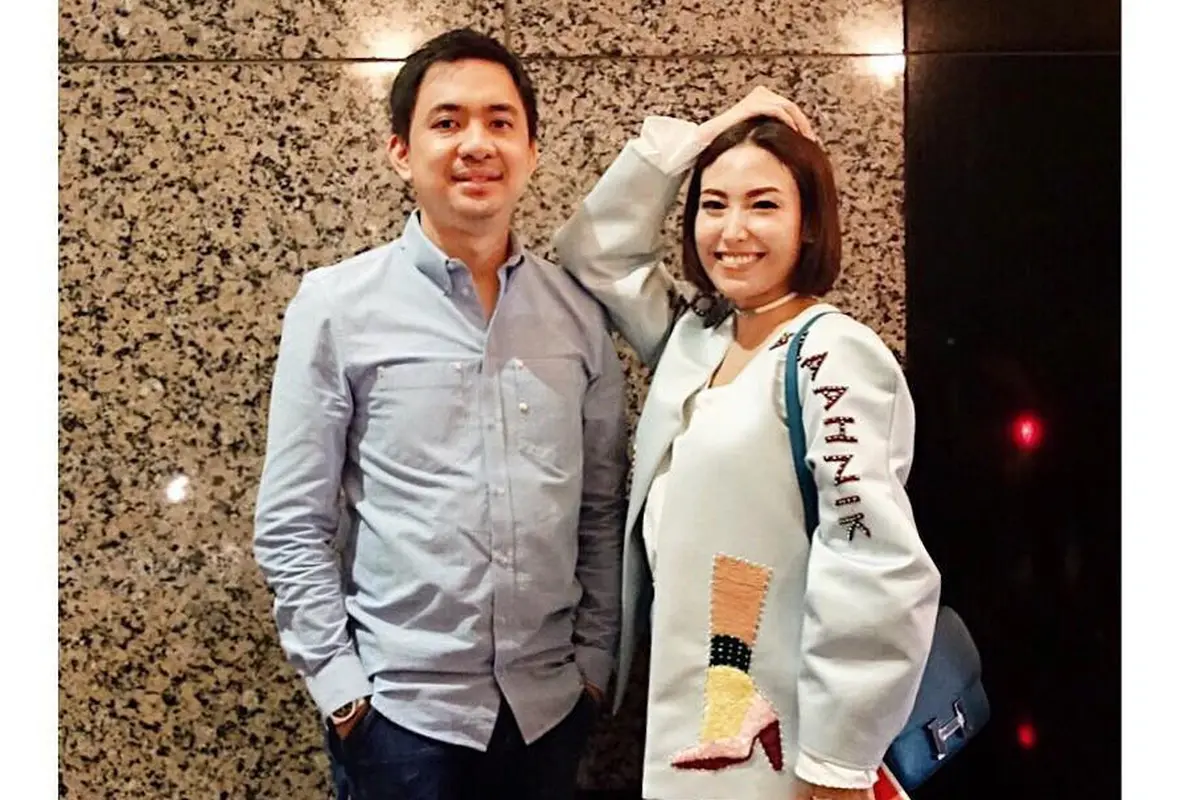 [Bintang] 8 Foto Ayu Dewi dan Regi Datau yang Kocak Tapi Romantis