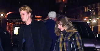 Taylor Swift dan Joe Alwyn sepertinya sudah tak lagi malu-malu untuk go public mengenai hubungan mereka. (SplashNews/DailyMail)