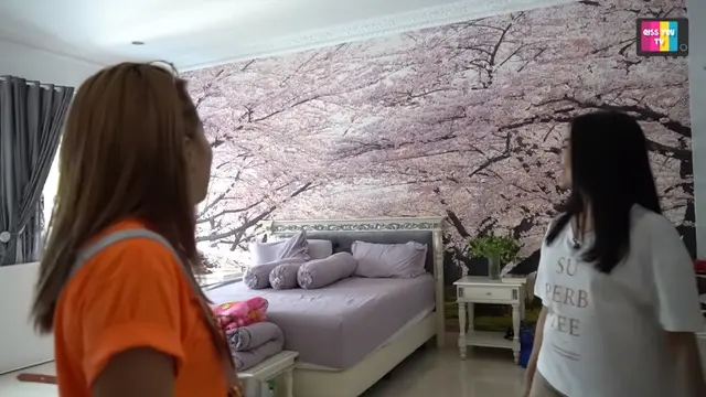 Kamar di rumah Iis Dahlia. (Foto: YouTube Qiss You TV)