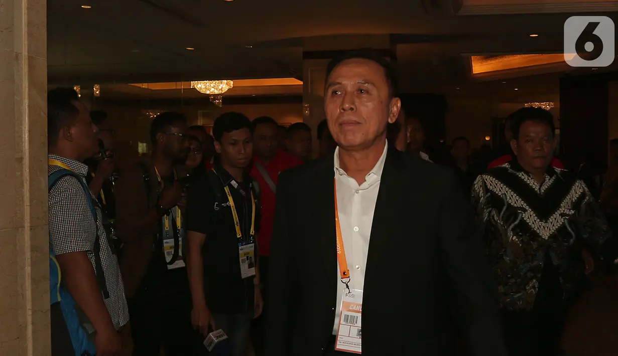 Mochamad Iriawan atau Iwan Bule menghadiri Kongres Luar Biasa (KLB) Pemilihan PSSI di Jakarta, Sabtu (2/11/2019). Iwan Bule menang mutlak di KLB PSSI yang mengagendakan pemilihan Ketua Umum PSSI periode 2019-2023 dengan raihan suara mutlak 82 dari jumlah voters 85. (Liputan6.com/Herman Zakharia)