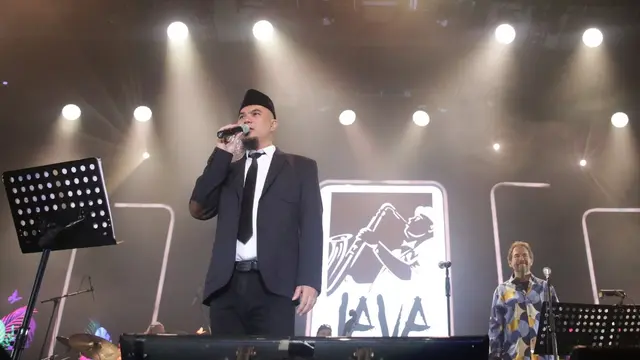 [Fimela] Penampilan Ahmad Dhani di BNi Java Jazz Festival 2022