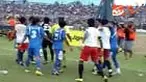 Keberhasilan Arema menjuarai Liga Indonesia ternoda. Kericuhan terjadi saat Arema melawan PSPS Pekanbaru. Penonton melempari para pemain cadangan Arema. Antarpemain pun saling adu jotos.