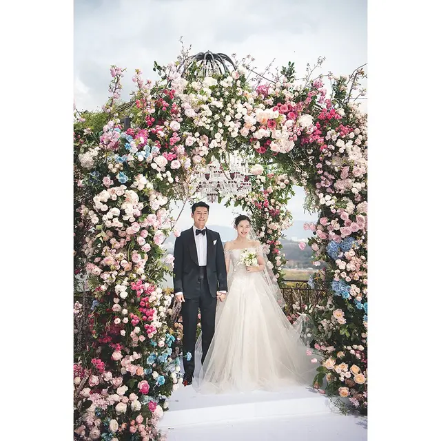 Foto Pernikahan Hyun Bin dan Son Ye Jin. (Instagram/ vast.ent)