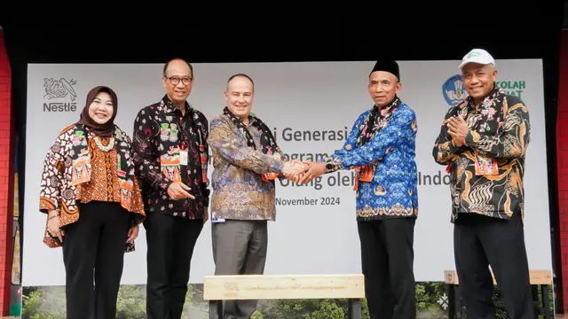 PT Nestlé Indonesia Distribusi 5.000 Bangku Daur Ulang ke 500 Sekolah Dasar