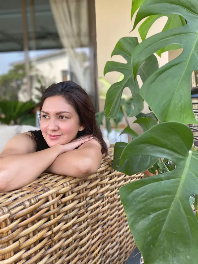 Terlihat Awet Muda, Ini 6 Potret Donna Agnesia saat Tanpa Makeup