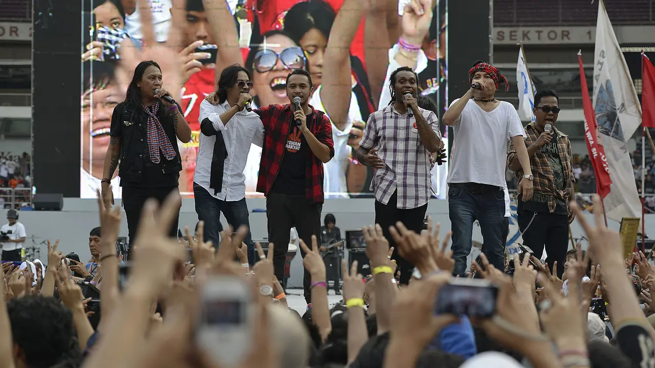 Konser Salam 2 Jari, Lagu Rumah Kita Bikin Histeris Fans Jokowi