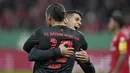 Bek Bayern Muenchen, Joao Cancelo berselebrasi setelah rekannya Leroy Sane mencetak gol ke gawang Mainz 05 selama pertandingan babak 16 besar Piala Jerman (DFB Pokal) di Mewa Arena, Mainz, Jerman (1/2/2023). Pemain pinjaman dari Manchester City membuktikan kualitasnya sebagai salah satu fullback terbaik di daratan Eropa saat ini. (AP Photo /Michael Probst)