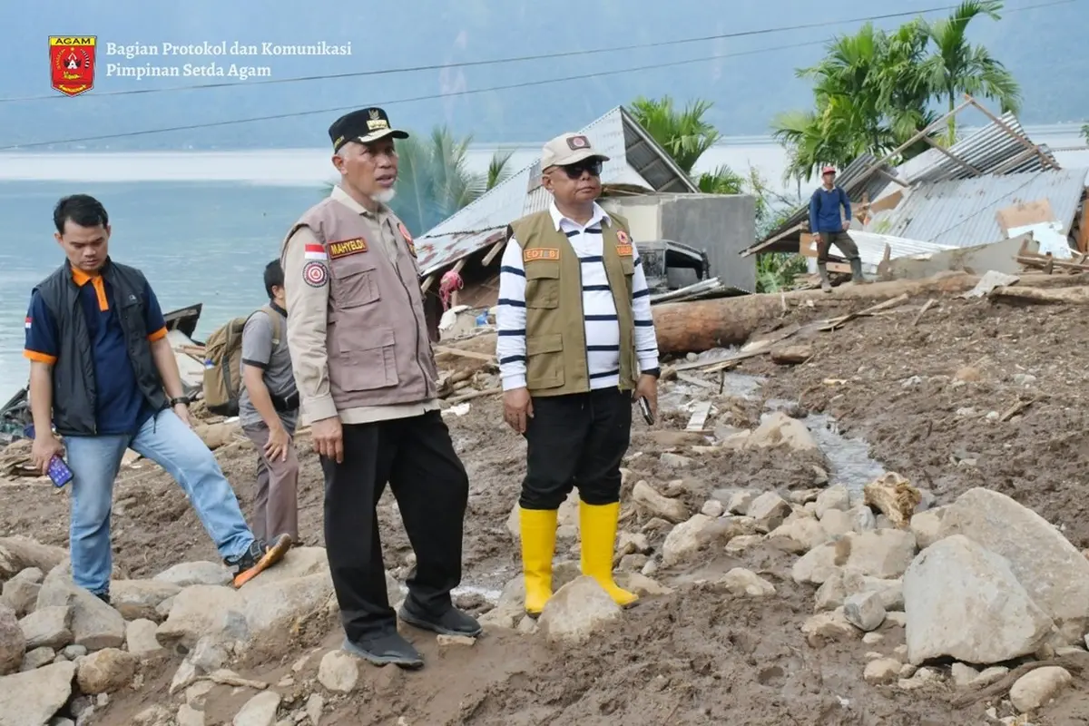 Gubernur Sumatera Barat Mahyeldi Ansharullah meninjau lokasi terdampak bencana longsor yang terjadi di Jorong Sigiran, Nagari Tanjung Sani, Kecamatan Tanjung Raya Kabupaten Agam. (Istimewa).