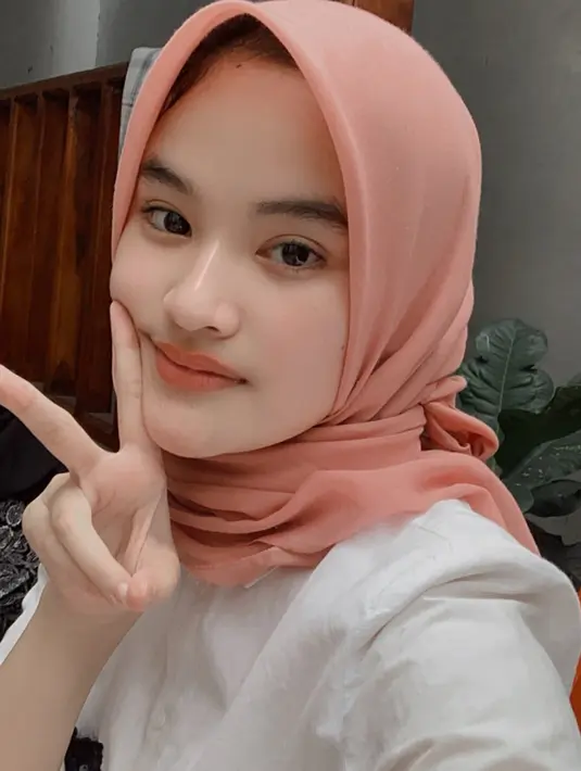 Penampilan Ashel kian menawan saat pakai hijab seperti ini, Fans dari Ashel pun terpesona melihat kecantikan Ashel. Banyak yang mendoakan suatu saat nanti Ashel bisa benar-benar memakai hijab setiap hari. (Liputan6.com/IG/jkt48.ashel)