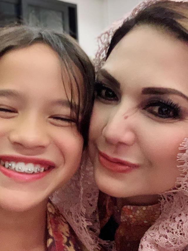 6 Potret Bunga Citra Lestari di Tujuh Harian Meninggalnya Ashraf Sinclair, Tampak Tegar