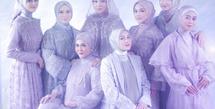 Dalam sesi pemotretan berkonsep dreamy, Geng Mamayu tampil begitu memesona mengenakan dress dan hijab dari Khanaan.  [Foto: IG/dierabachir].