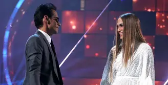 Jennifer Lopez dan Marc Anthony sudah bercerai sejak beberapa tahun lalu kini disiarkan kembali bersama. Terlebih ketika keduanya mengumbar cium di atas panggung, dan Marc juga telah berpisah dengan Shannon De Lima. (AFP/Bintang.com)