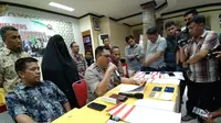 Polda Gorontalo menggelar konferensi pers kasus penipuan ibadah umroh. (Foto: Liputan6.com/Arfandi Ibrahim)