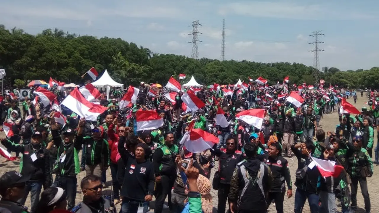 Massa ojek online yang beri dukungan untuk Prabowo Subianto- Sandiaga Uno (Liputan6.com/Achmad Sudarno)