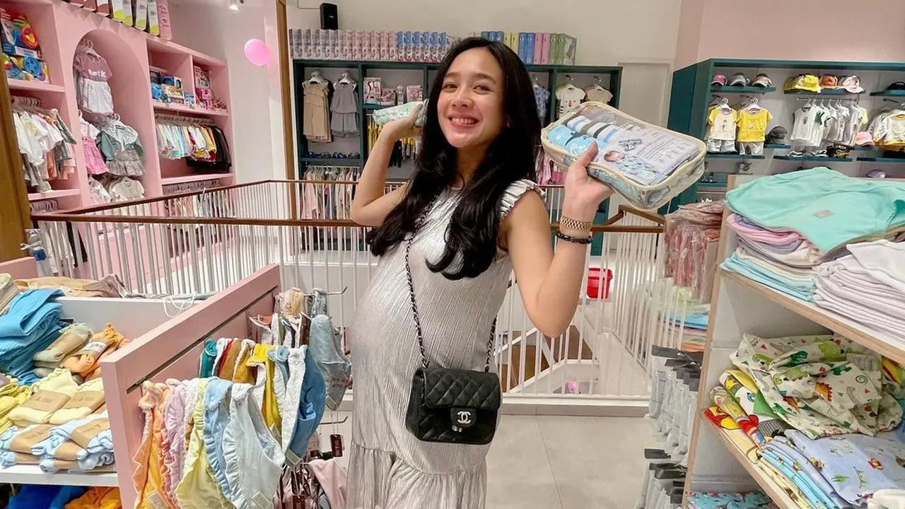 Jelang Melahirkan, Ini 7 Potret Dea Ananda Belanja Kebutuhan Calon Anak Pertama