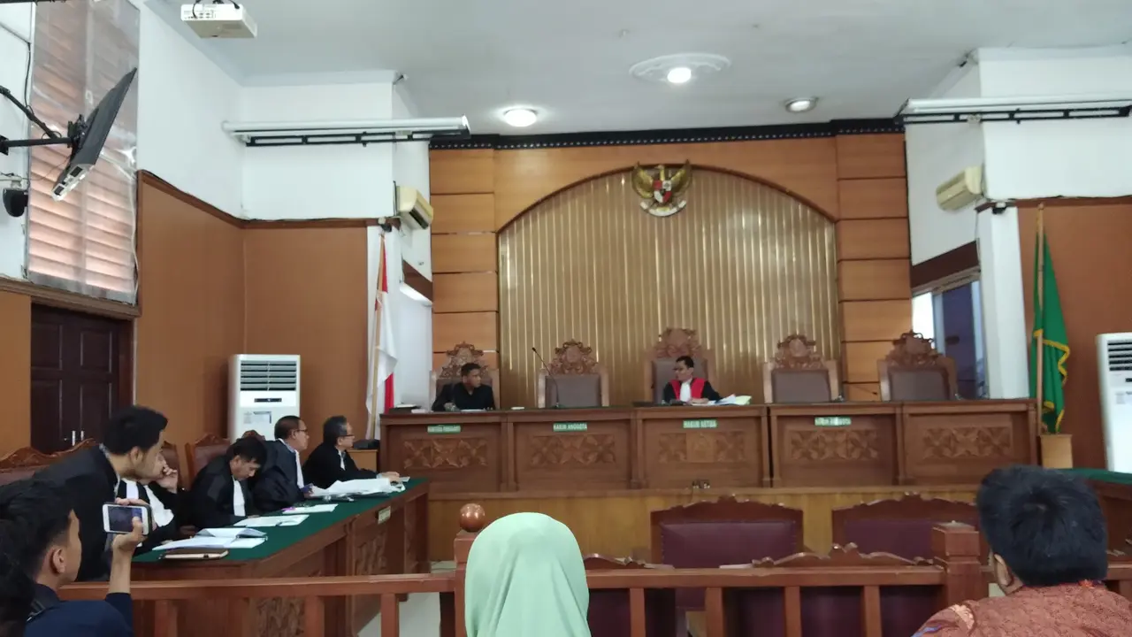 Sidang praperadilan Romahurmuziy dengan Komisi Pemberantasan Korupsi (KPK) ditunda. Sidang digelar di Pengadilan Jakarta Selatan, Senin (22/4/2019).