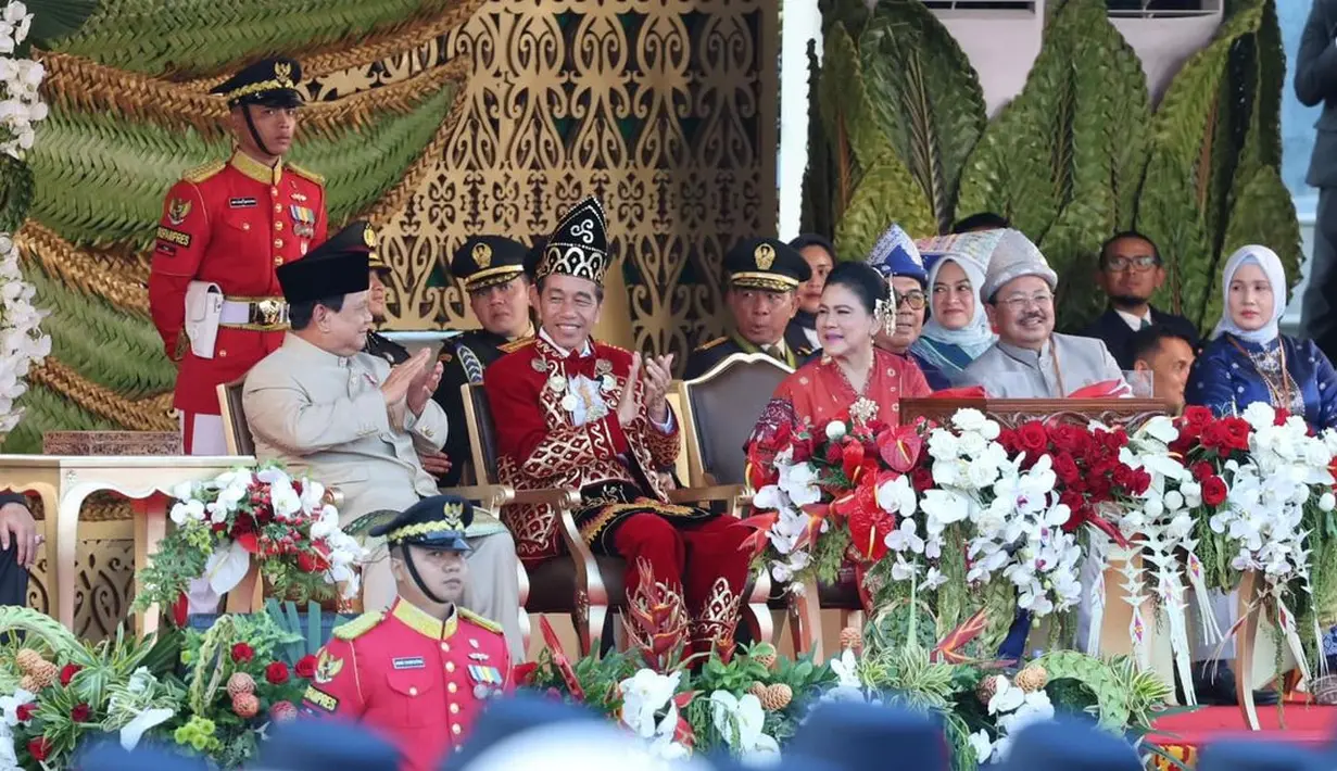 Baju adat ini biasanya dikenakan di acara-acara besar, seperti pernikahan, acara adat, atau festival kebudayaan. [Foto: Instagram/kemhanri]