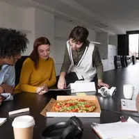 Makanan Resign / by Freepik