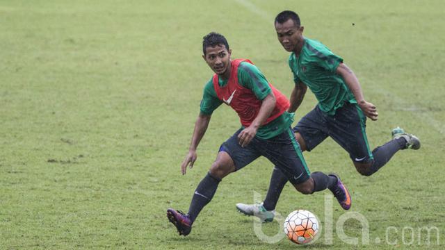 Hujan Tak Surutkan Semangat Latihan Timnas Indonesia U-22