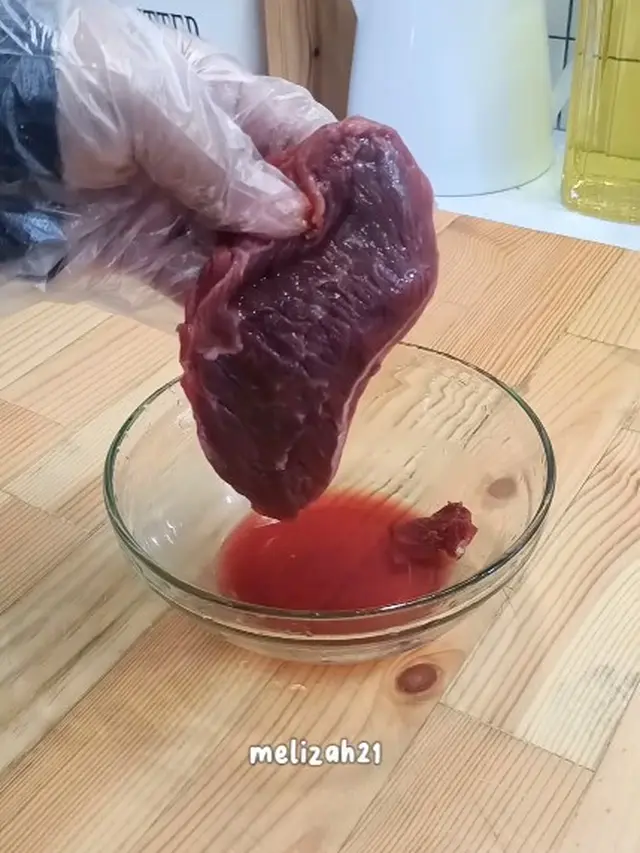Tidak Hanya Dicuci, Ini 2 Bahan Dapur yang Ampuh Hilangkan Darah dan Bau Amis Daging Sapi