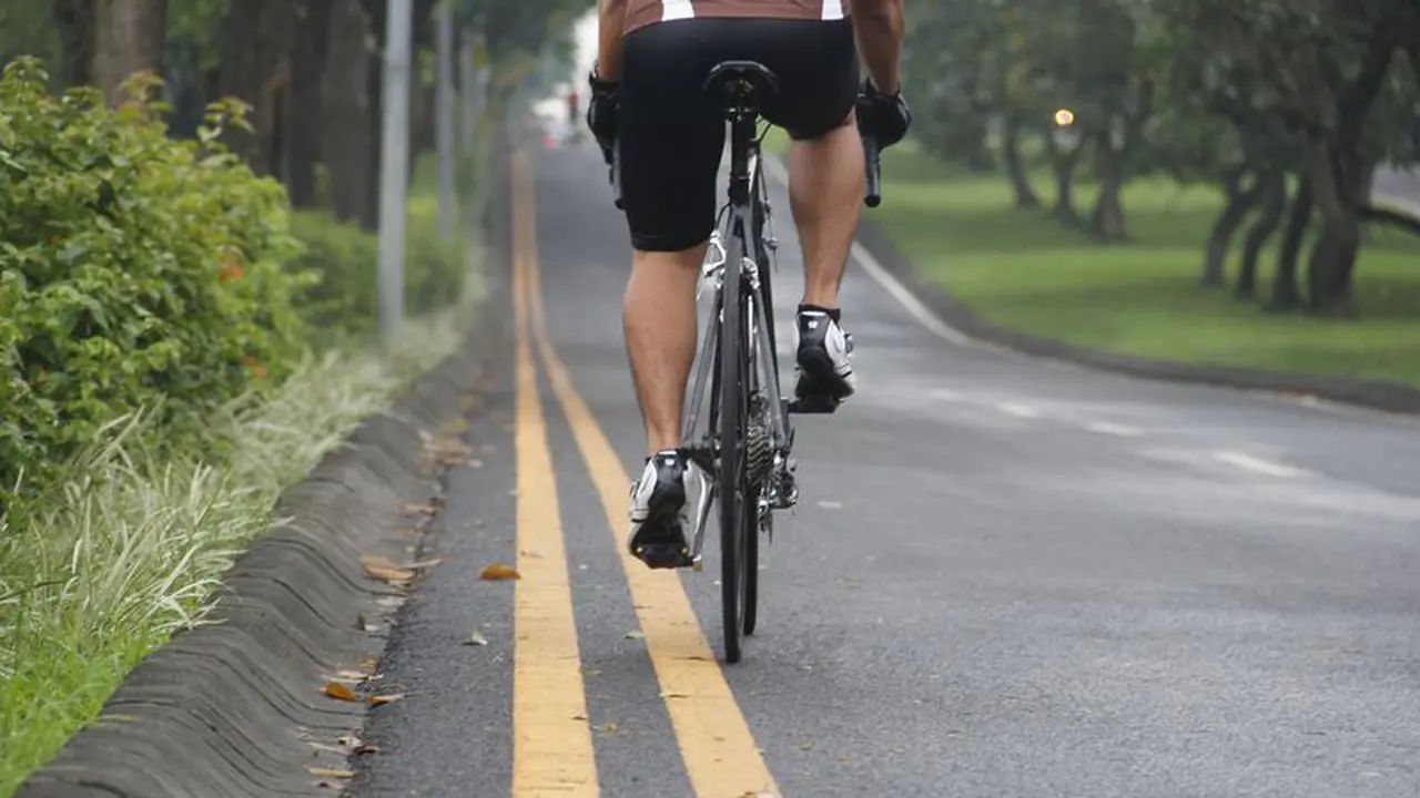 Sakti Banget! Pria Ini Putar Velg Sepeda di Lubang Anus!