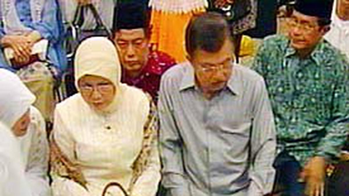 Nelly Adam Malik Dimakamkan